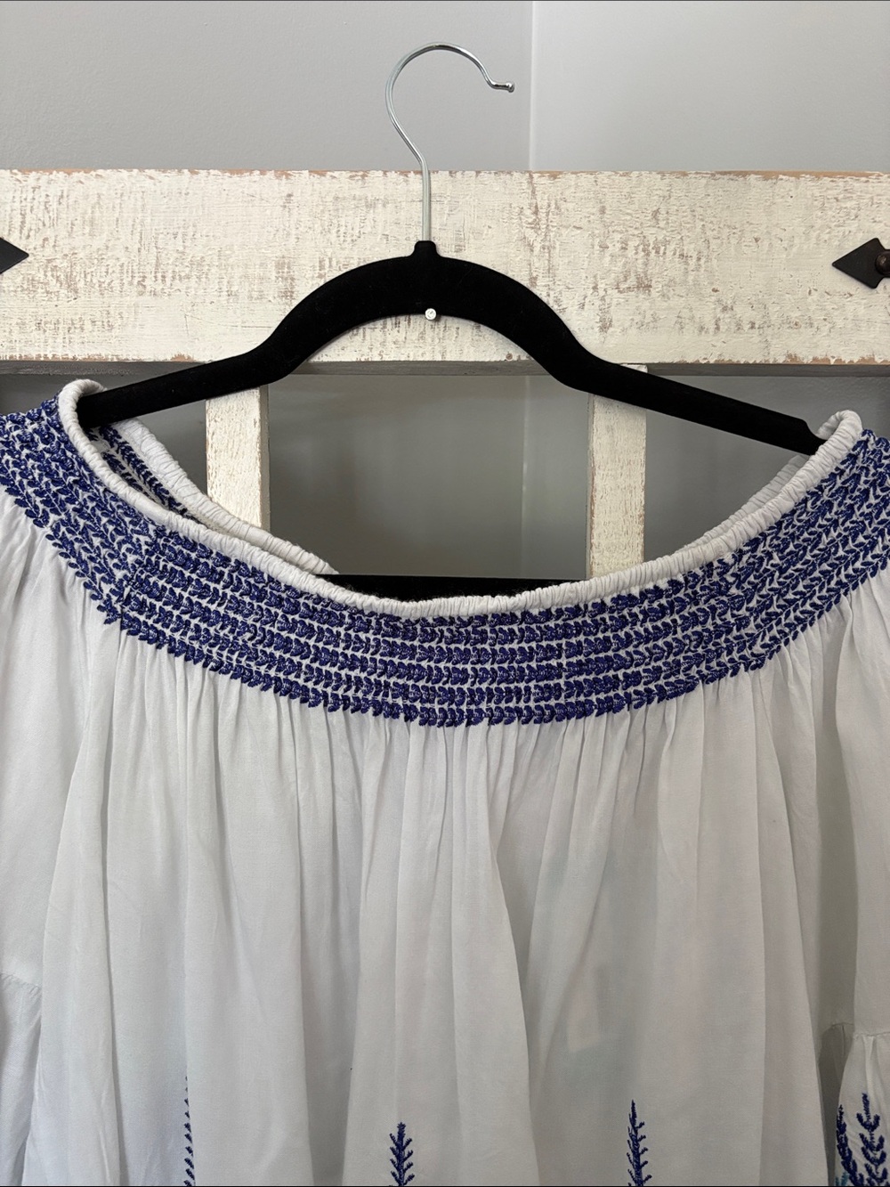 NWT Hazel Embroidered Off-Shoulder Peasant Top - Picture 7 of 13